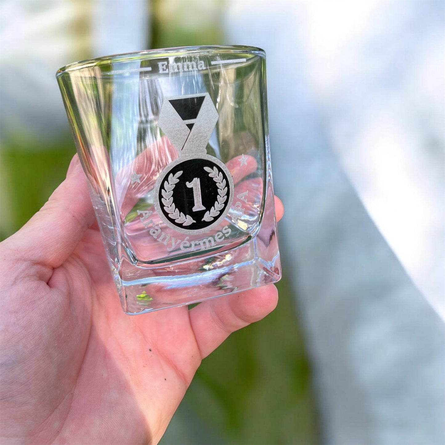 Egyedi gravírozott whiskys pohár névvel – Bajnok érem